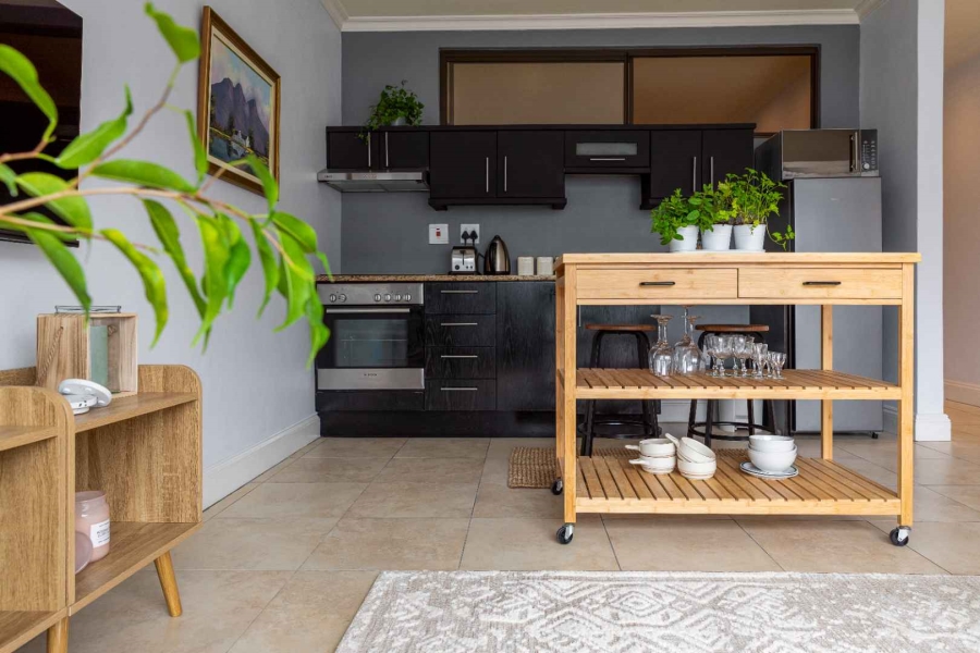 To Let 1 Bedroom Property for Rent in Sea Point Western Cape